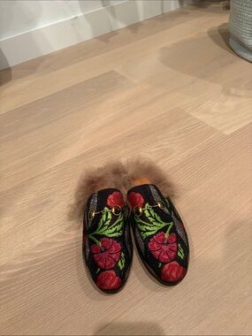 Gucci Black Floral Embroidered Fur-Lined Horsebit Loafers
